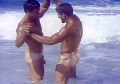 *Video:2 studs on beach caress their bodies before doing blowjobs