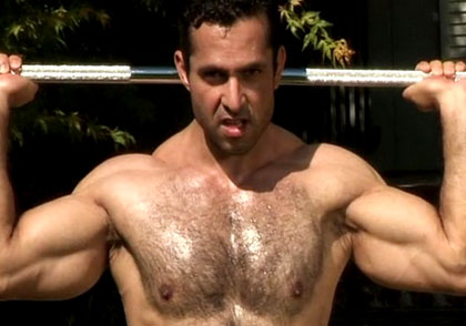 *Video:naked adam champ doing his workout session under the sun